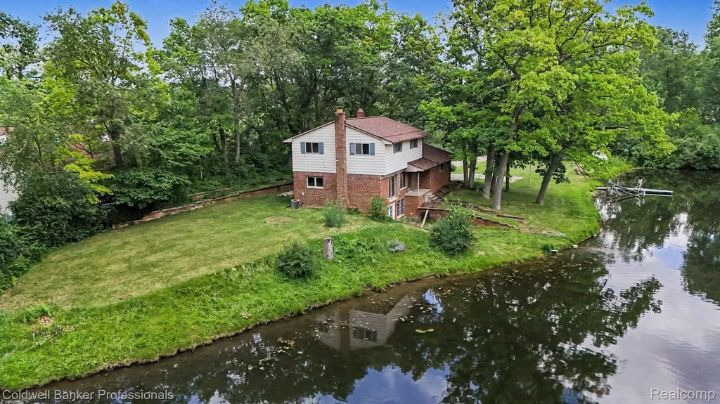 8965 Sherwood Drive Springfield Charter Township MI 48350