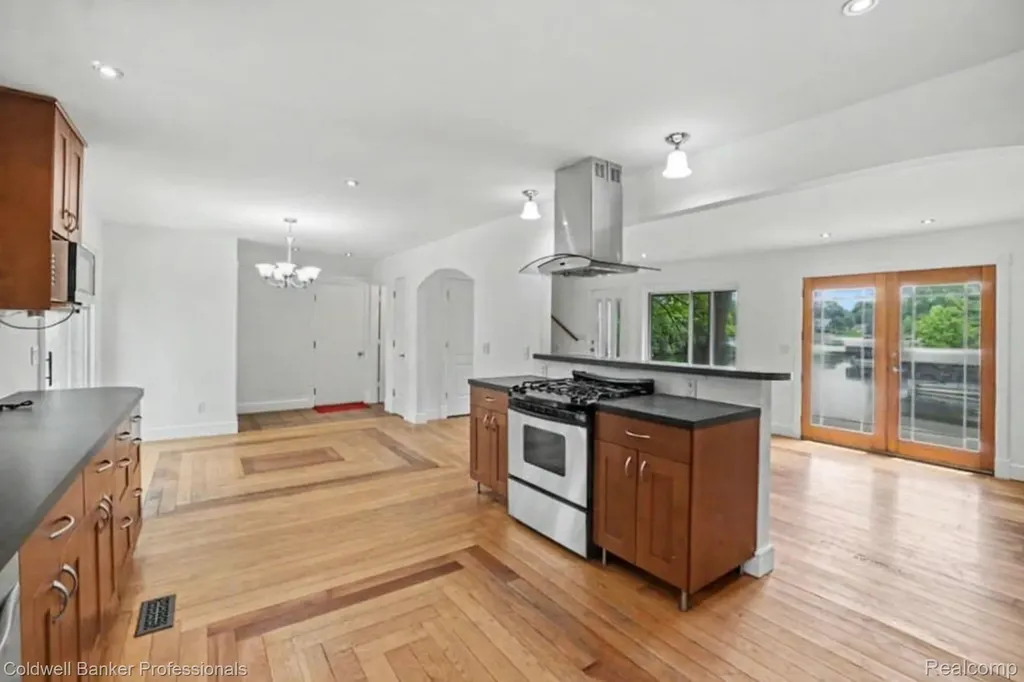 8965 Sherwood Drive Springfield Charter Township MI 48350