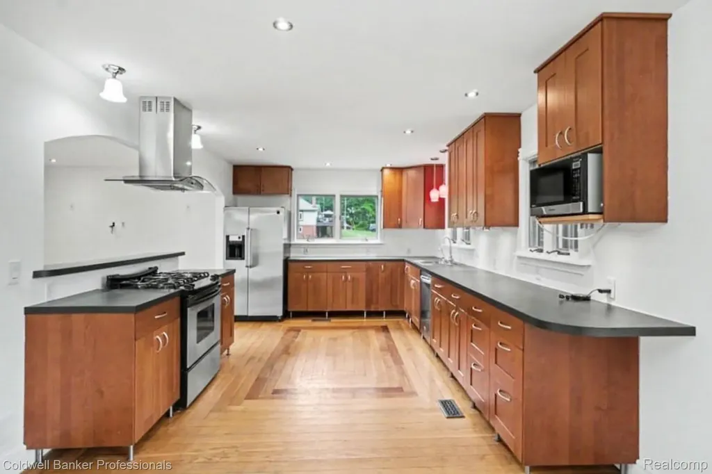 8965 Sherwood Drive Springfield Charter Township MI 48350