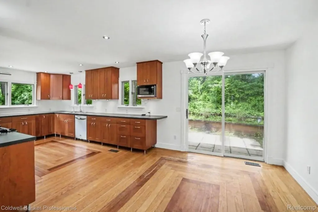 8965 Sherwood Drive Springfield Charter Township MI 48350