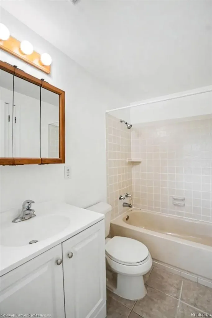 8965 Sherwood Drive Springfield Charter Township MI 48350