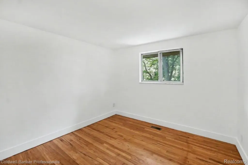 8965 Sherwood Drive Springfield Charter Township MI 48350