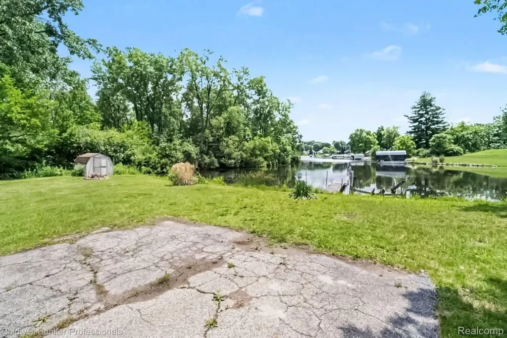 8965 Sherwood Drive Springfield Charter Township MI 48350