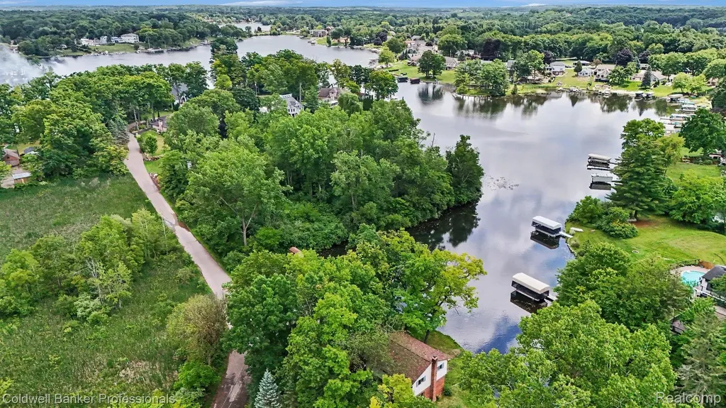 8965 Sherwood Drive Springfield Charter Township MI 48350