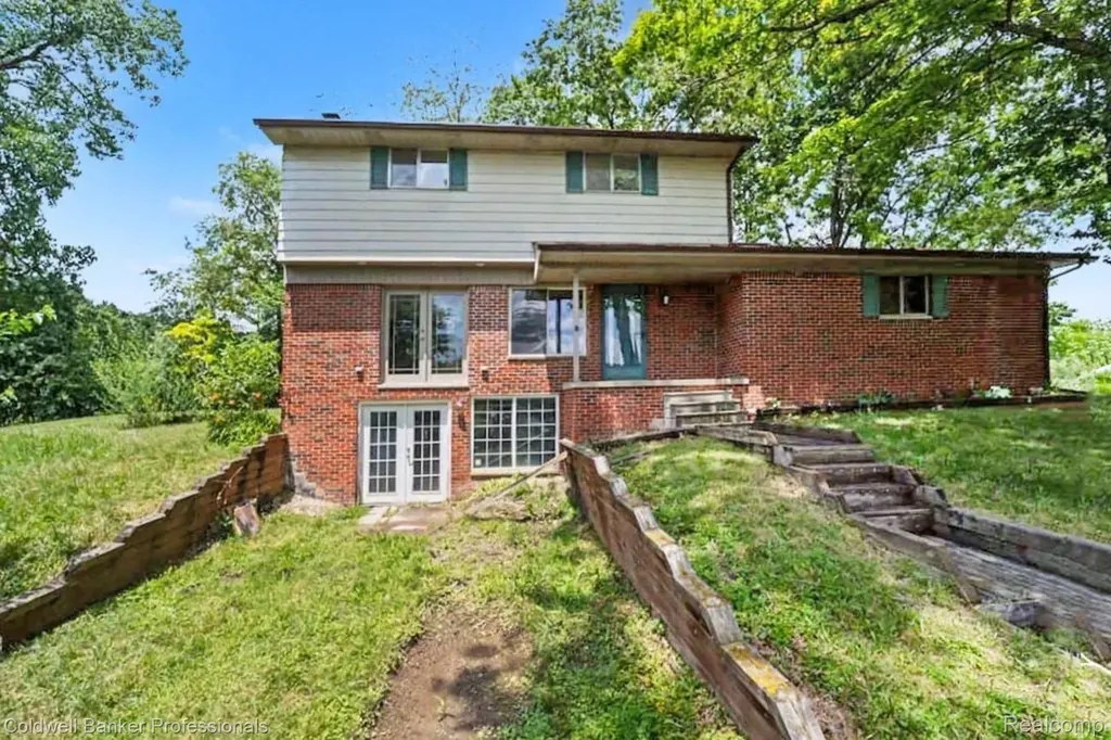 8965 Sherwood Drive Springfield Charter Township MI 48350