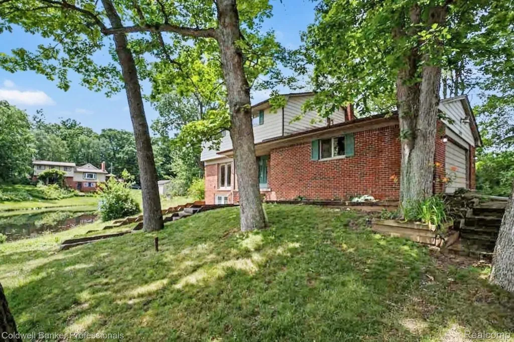 8965 Sherwood Drive Springfield Charter Township MI 48350