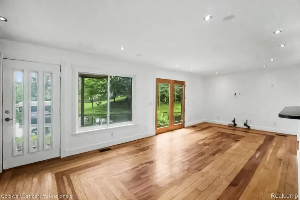 8965 Sherwood Drive Springfield Charter Township MI 48350
