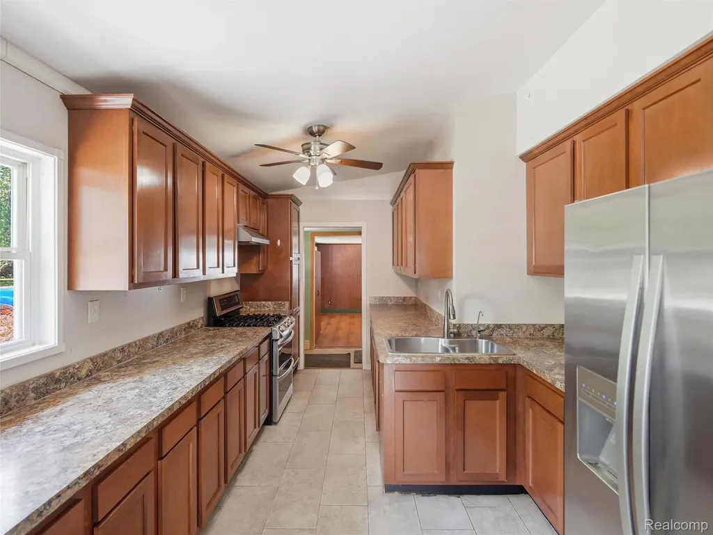 6271 Stephen Green Oak Township MI 48116