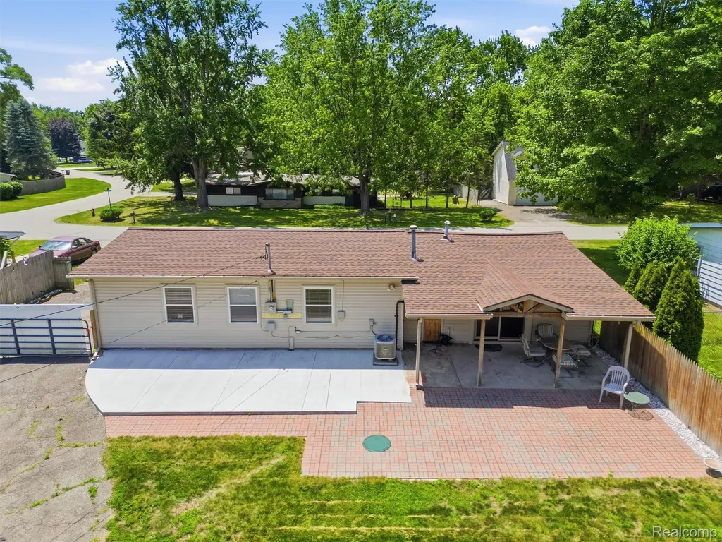 6271 Stephen Green Oak Township MI 48116