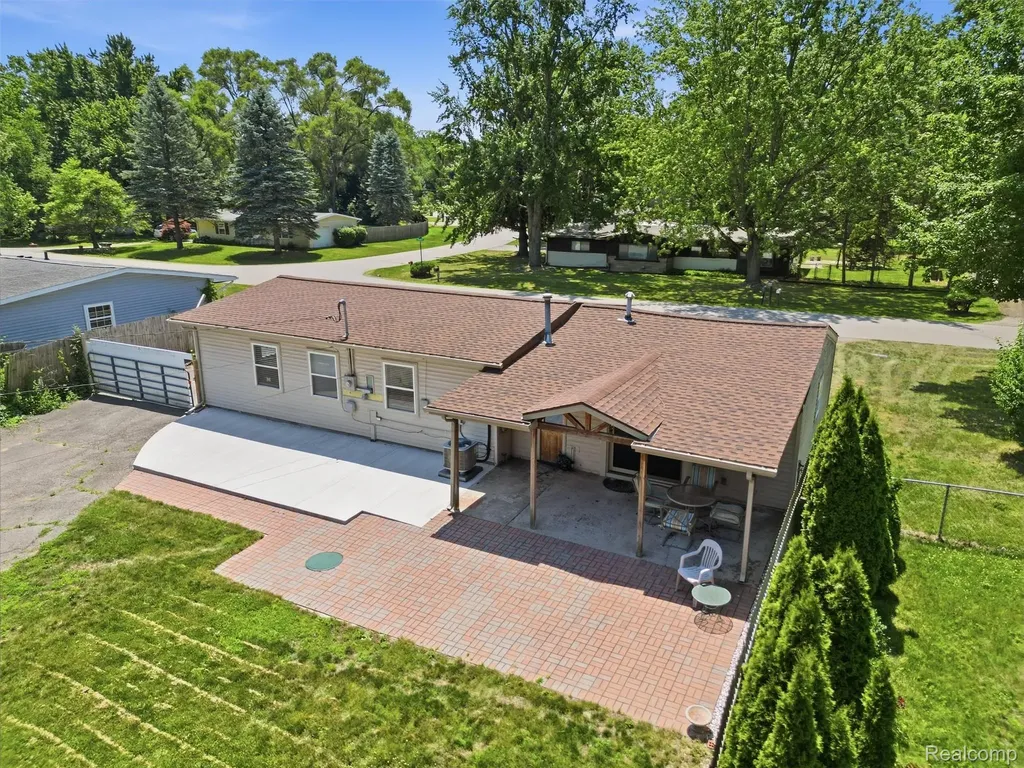 6271 Stephen Green Oak Township MI 48116