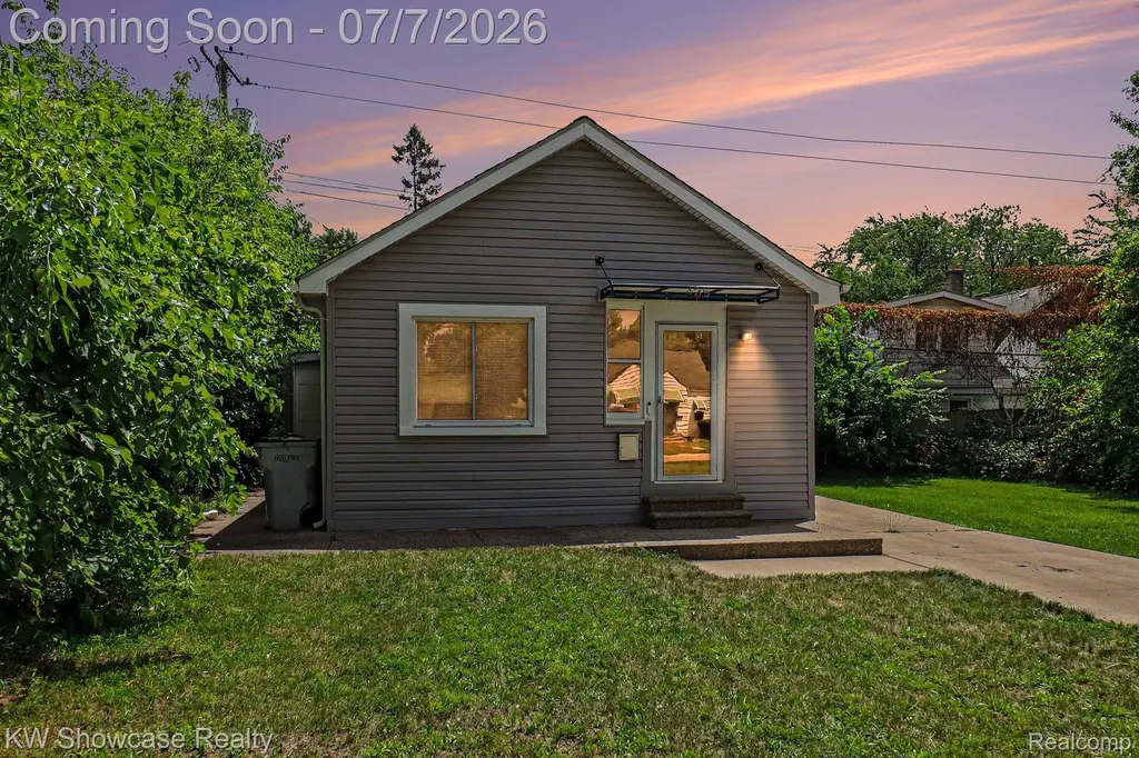 435 W Sonoma Avenue Hazel Park City MI 48030
