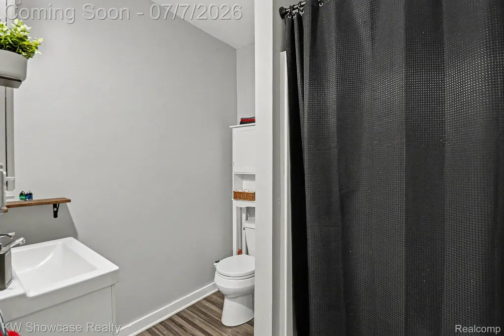 435 W Sonoma Avenue Hazel Park City MI 48030