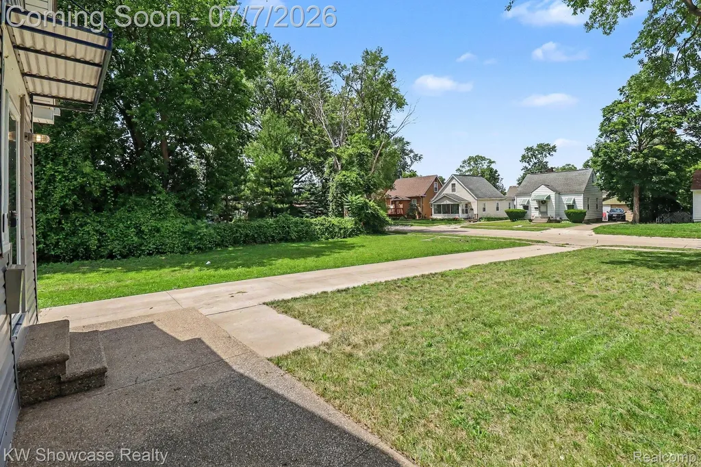 435 W Sonoma Avenue Hazel Park City MI 48030