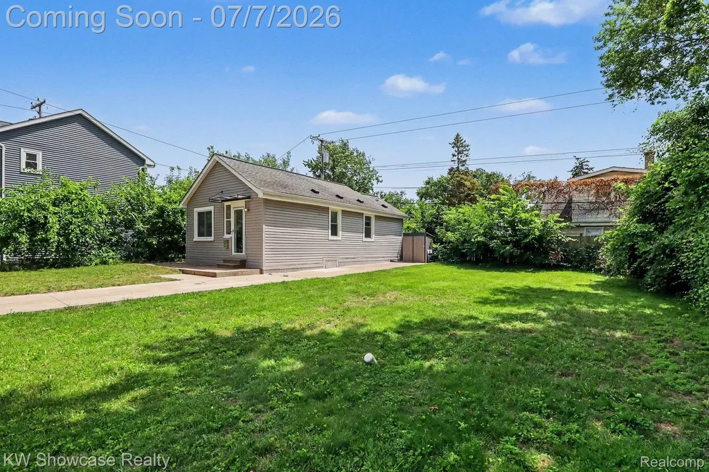 435 W Sonoma Avenue Hazel Park City MI 48030