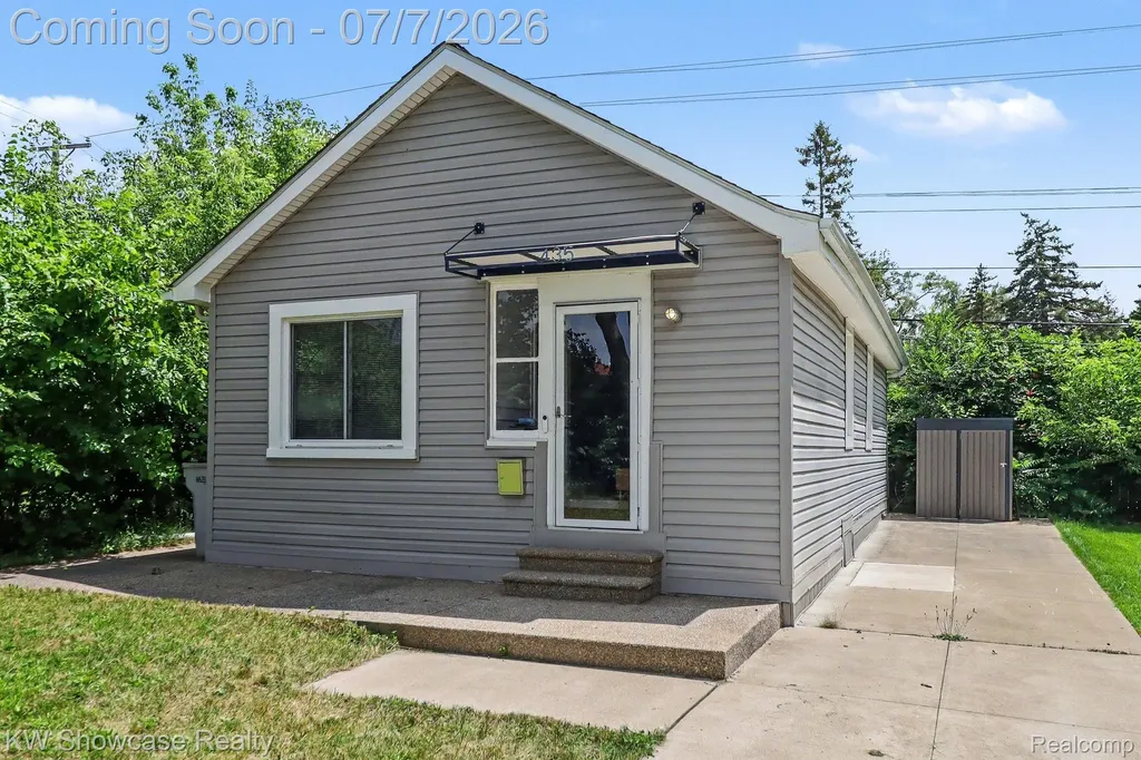 435 W Sonoma Avenue Hazel Park City MI 48030