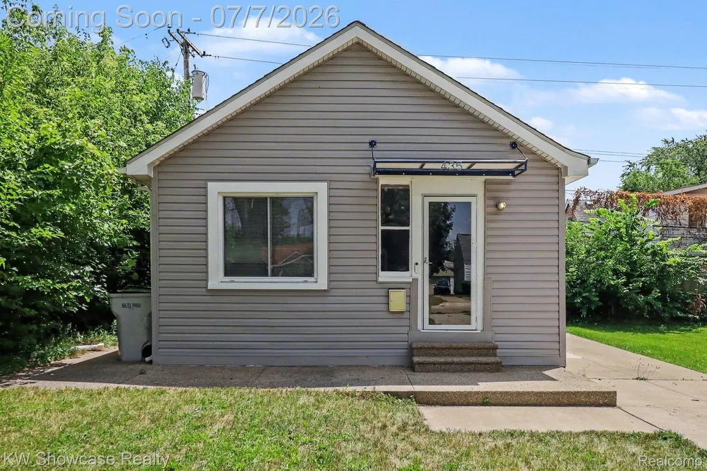 435 W Sonoma Avenue Hazel Park City MI 48030
