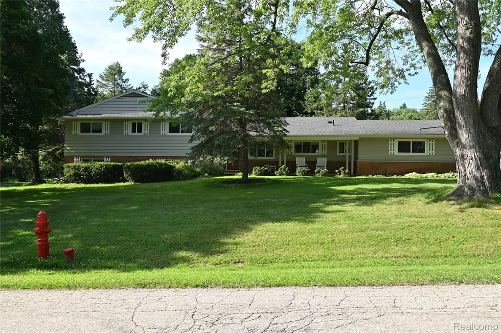 917 S Reading Road S Bloomfield Hills City MI 48304
