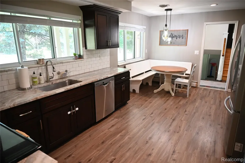 917 S Reading Road S Bloomfield Hills City MI 48304