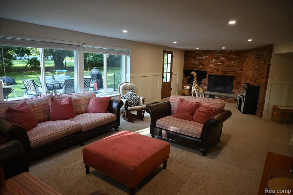 917 S Reading Road S Bloomfield Hills City MI 48304