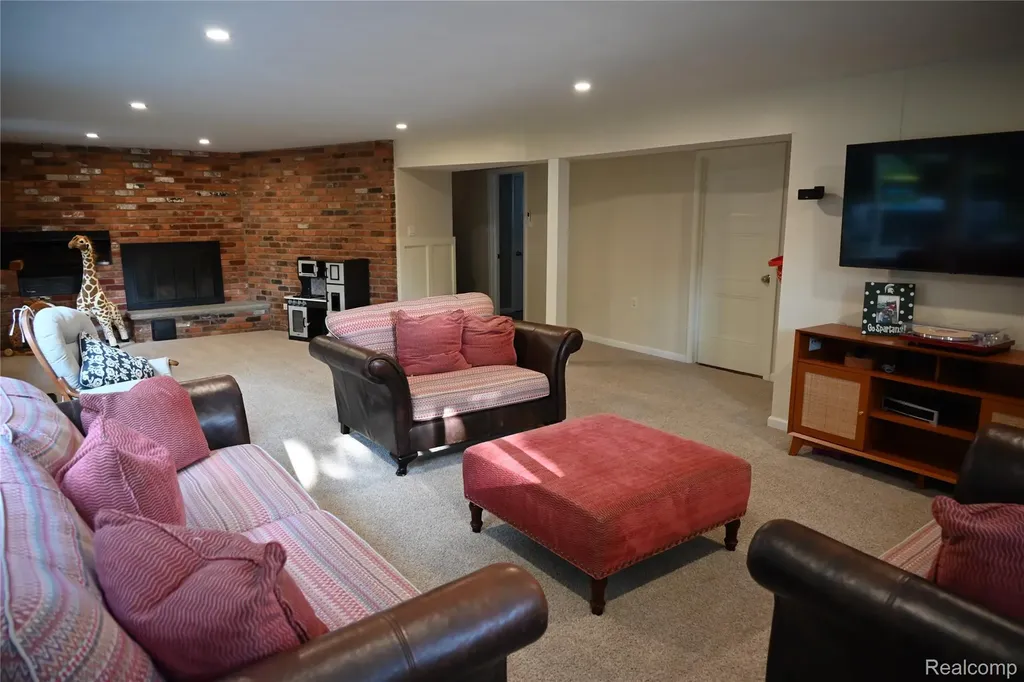 917 S Reading Road S Bloomfield Hills City MI 48304