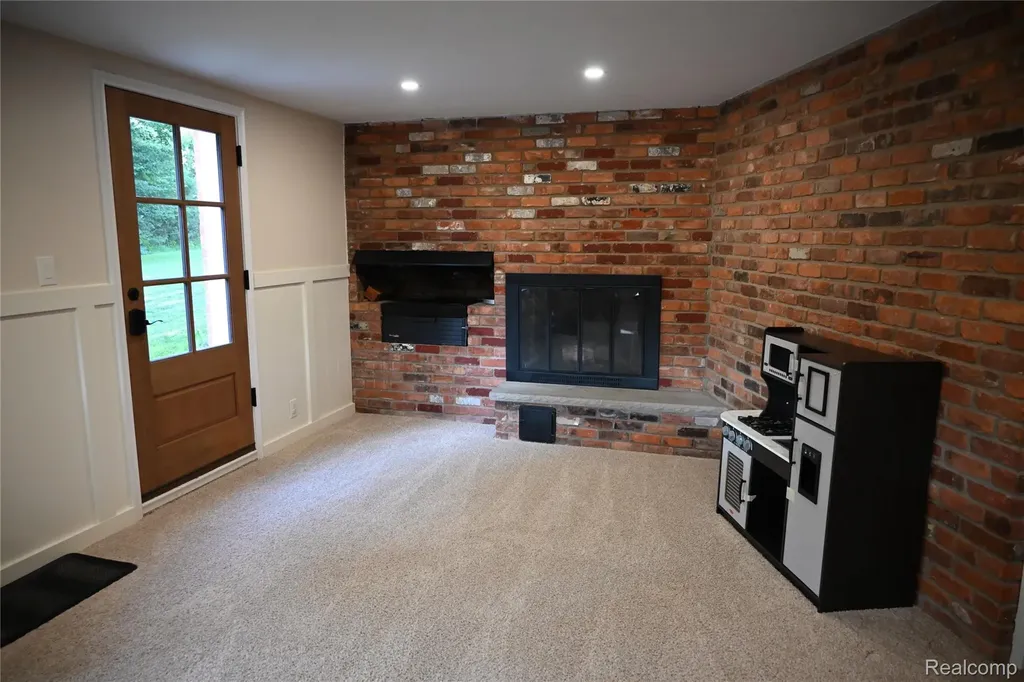 917 S Reading Road S Bloomfield Hills City MI 48304