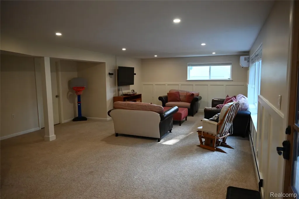 917 S Reading Road S Bloomfield Hills City MI 48304