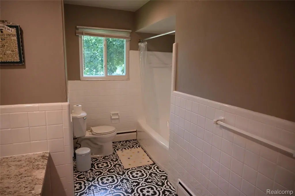 917 S Reading Road S Bloomfield Hills City MI 48304