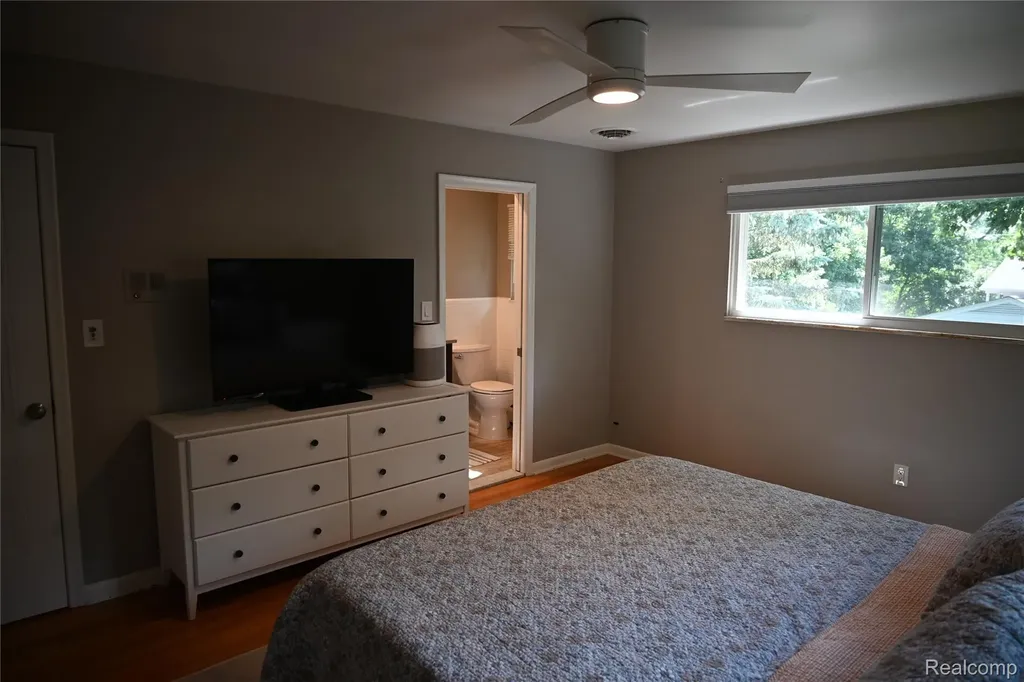 917 S Reading Road S Bloomfield Hills City MI 48304