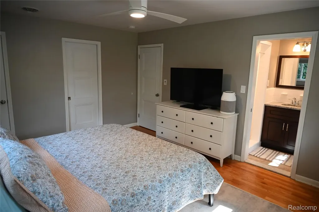 917 S Reading Road S Bloomfield Hills City MI 48304