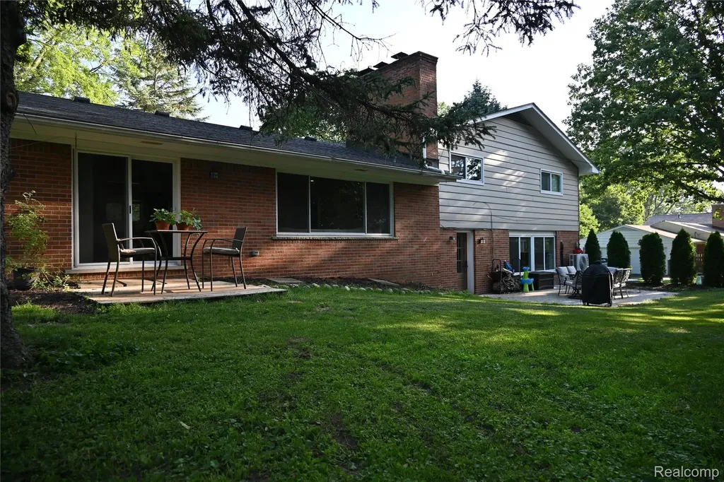 917 S Reading Road S Bloomfield Hills City MI 48304
