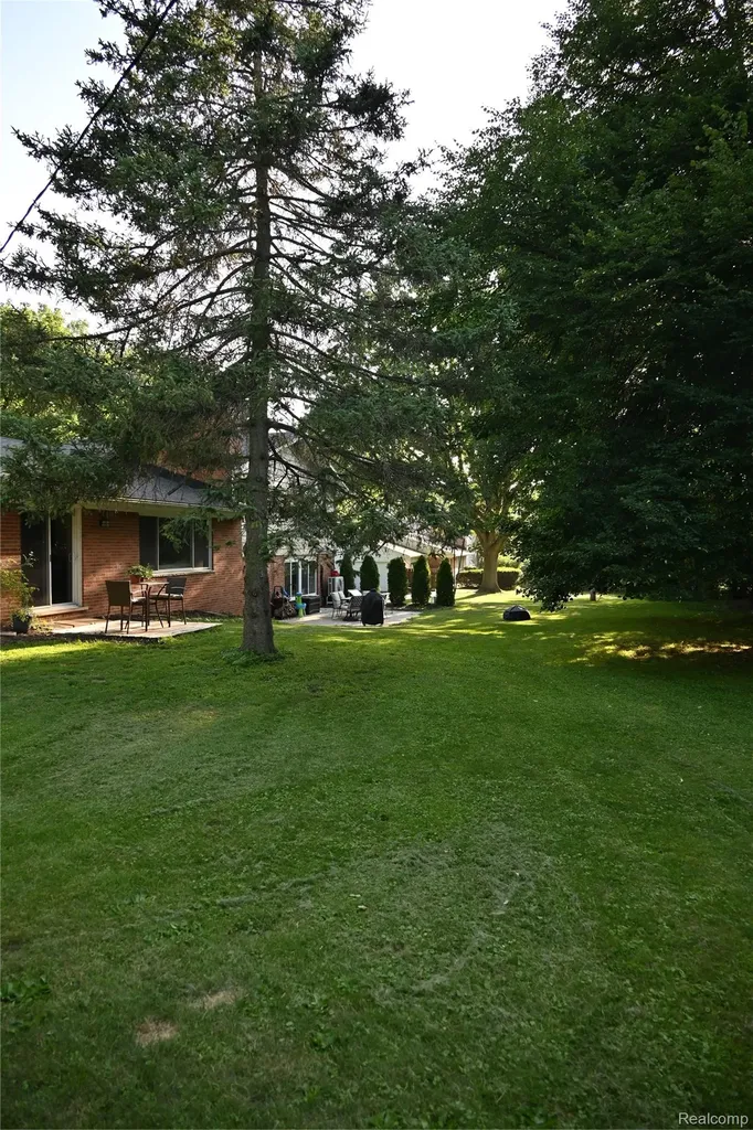 917 S Reading Road S Bloomfield Hills City MI 48304