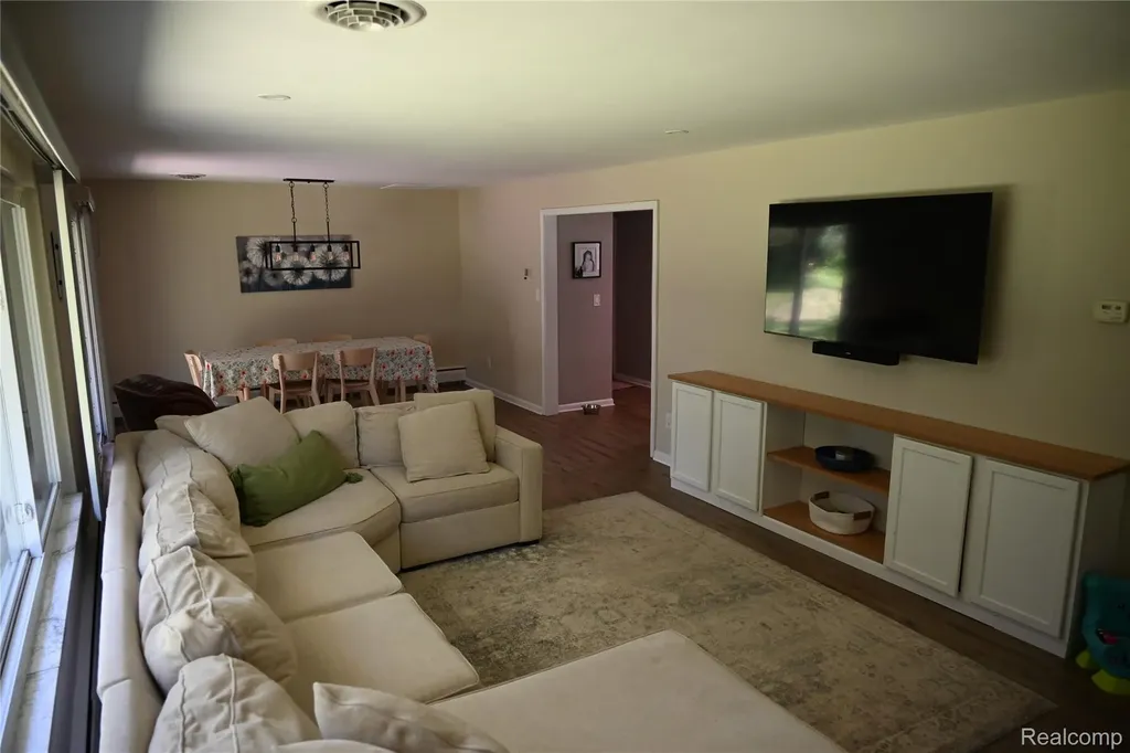 917 S Reading Road S Bloomfield Hills City MI 48304