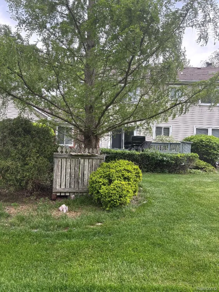 36715 Paddock Drive Clinton Charter Township MI 48035