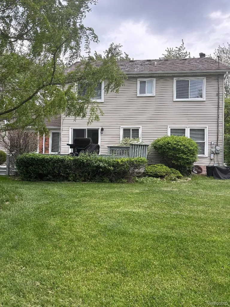 36715 Paddock Drive Clinton Charter Township MI 48035