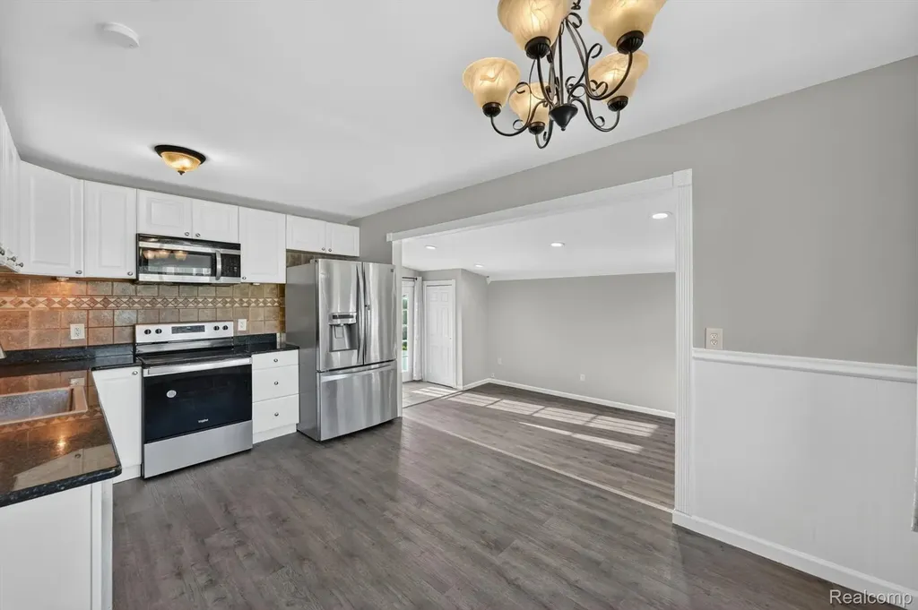 30534 Hennigan Street Roseville City MI 48066