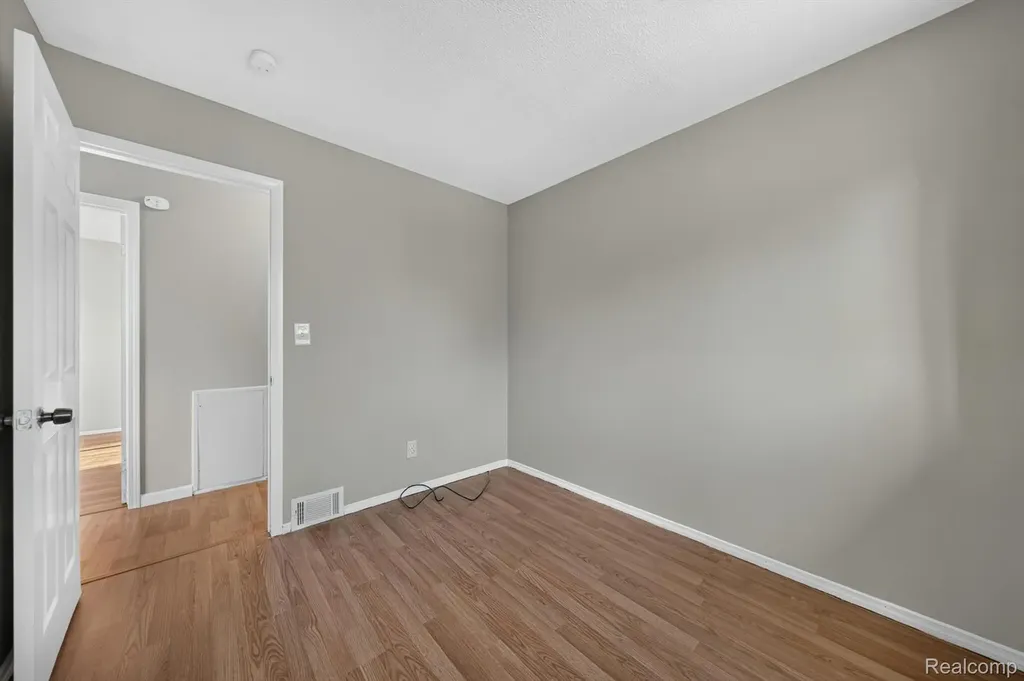 30534 Hennigan Street Roseville City MI 48066