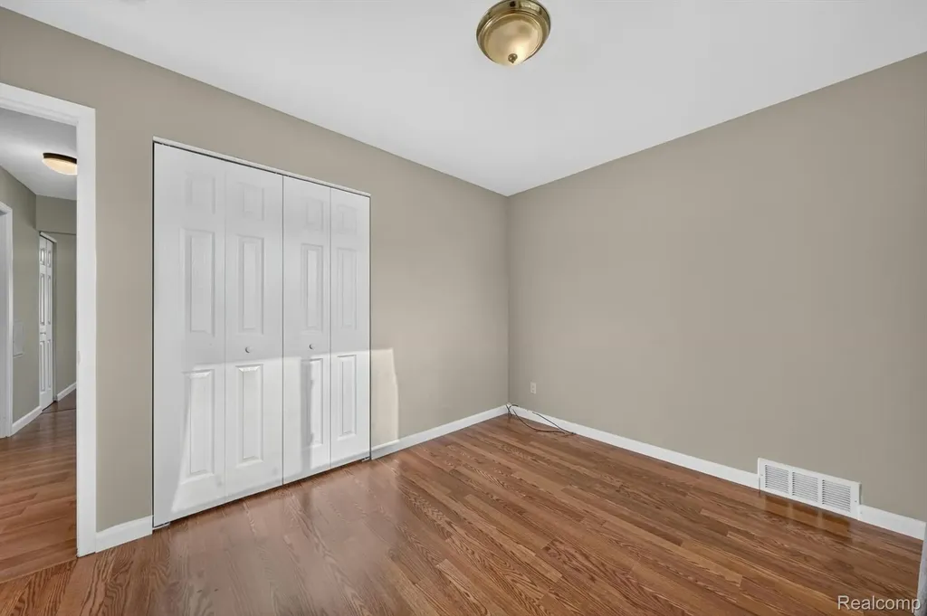 30534 Hennigan Street Roseville City MI 48066