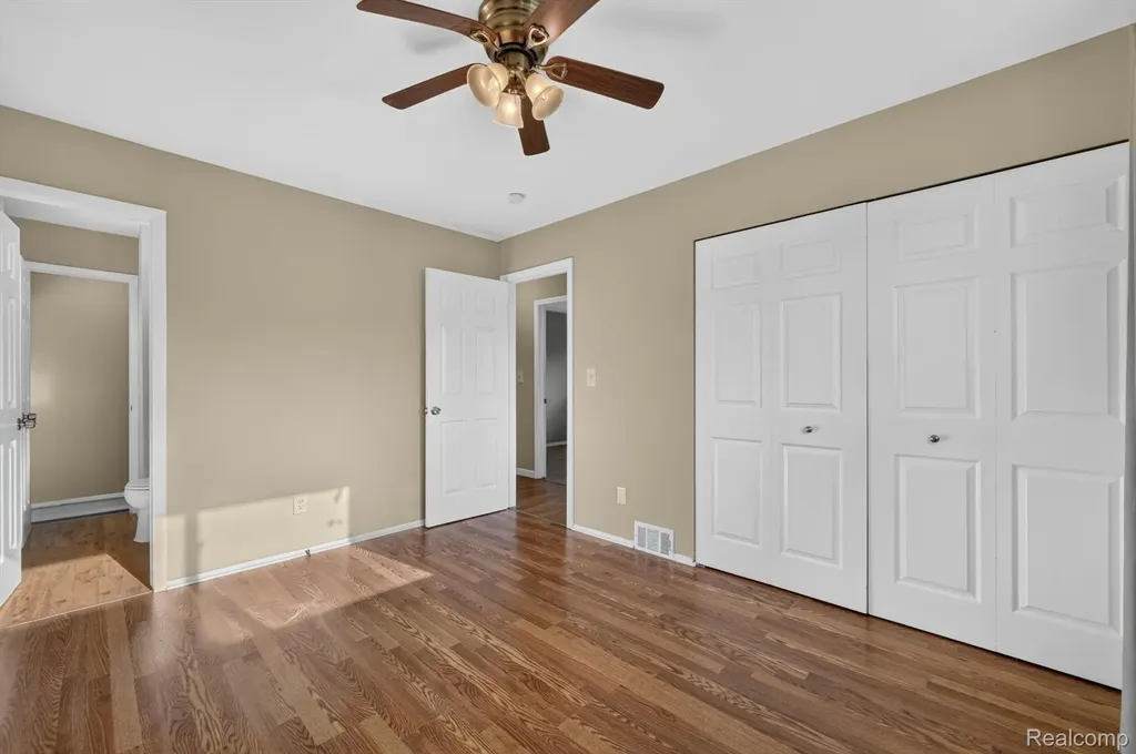 30534 Hennigan Street Roseville City MI 48066