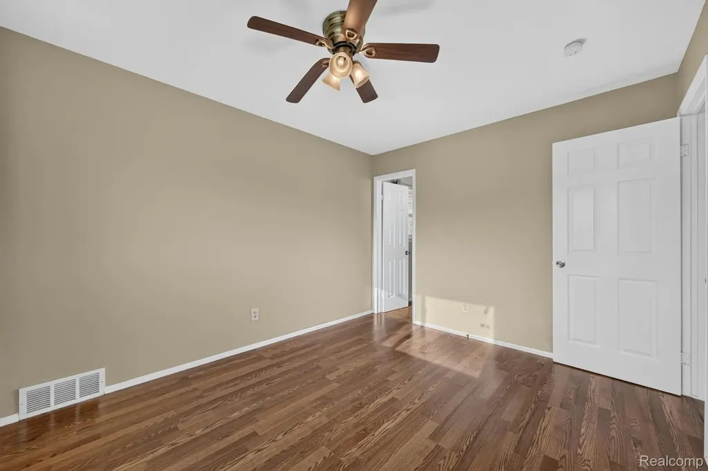 30534 Hennigan Street Roseville City MI 48066