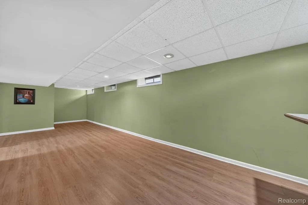 30534 Hennigan Street Roseville City MI 48066
