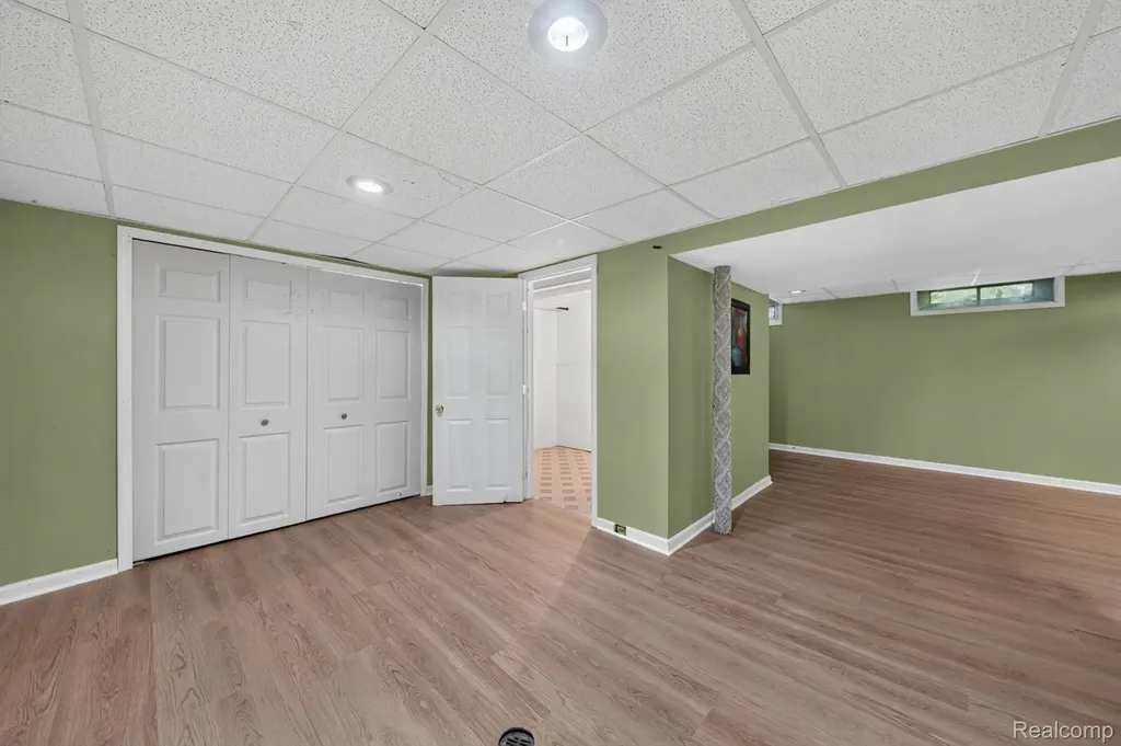 30534 Hennigan Street Roseville City MI 48066