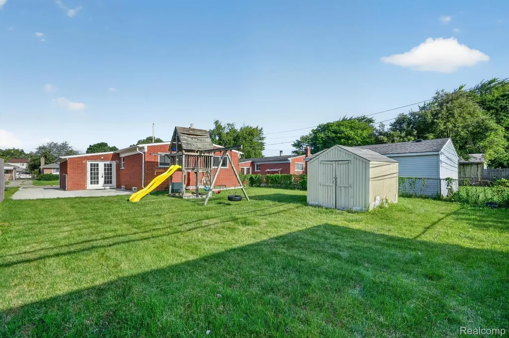 30534 Hennigan Street Roseville City MI 48066
