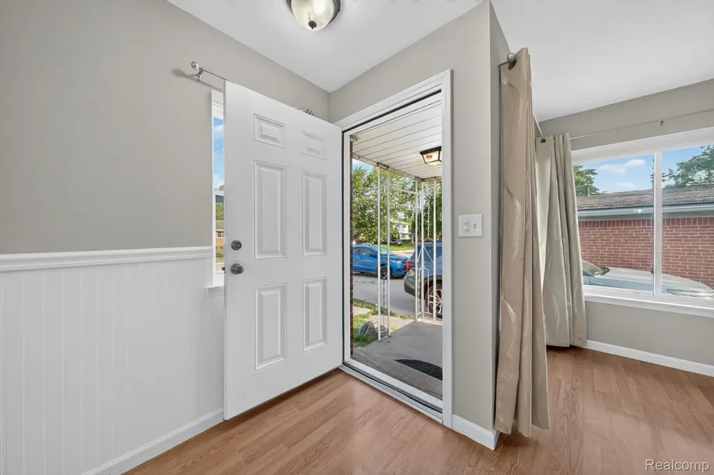 30534 Hennigan Street Roseville City MI 48066