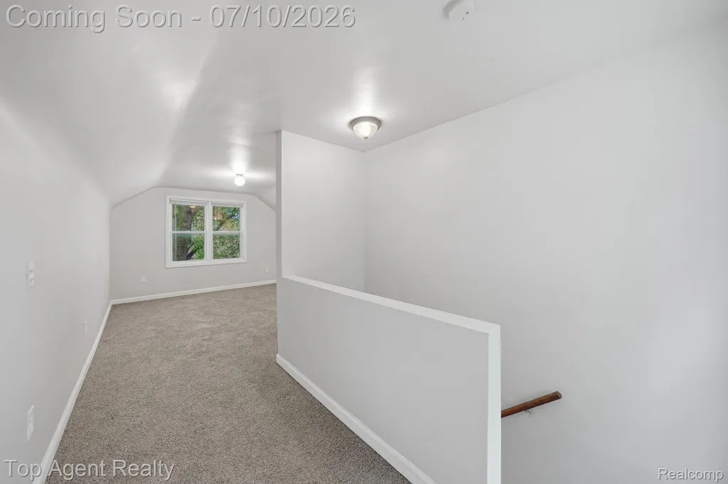 28553 Pinehurst Street Roseville City MI 48066
