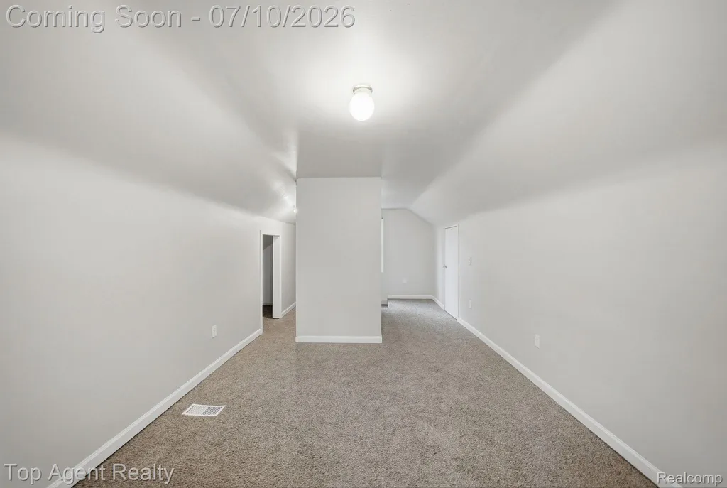 28553 Pinehurst Street Roseville City MI 48066