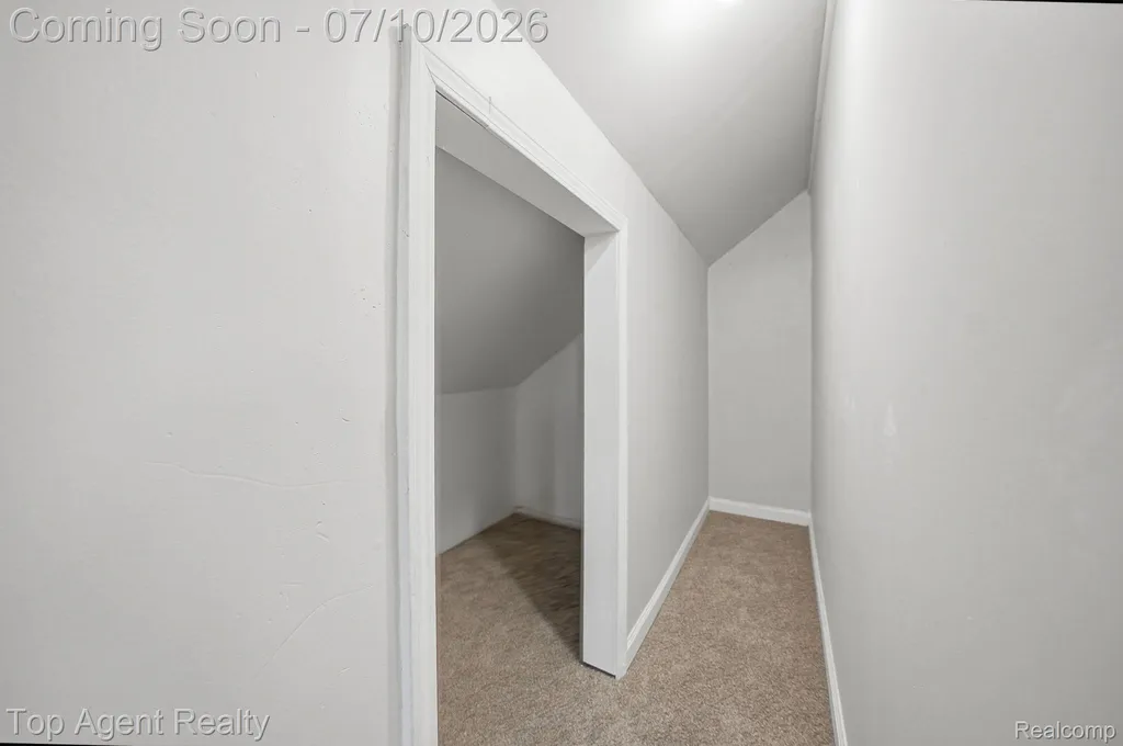 28553 Pinehurst Street Roseville City MI 48066