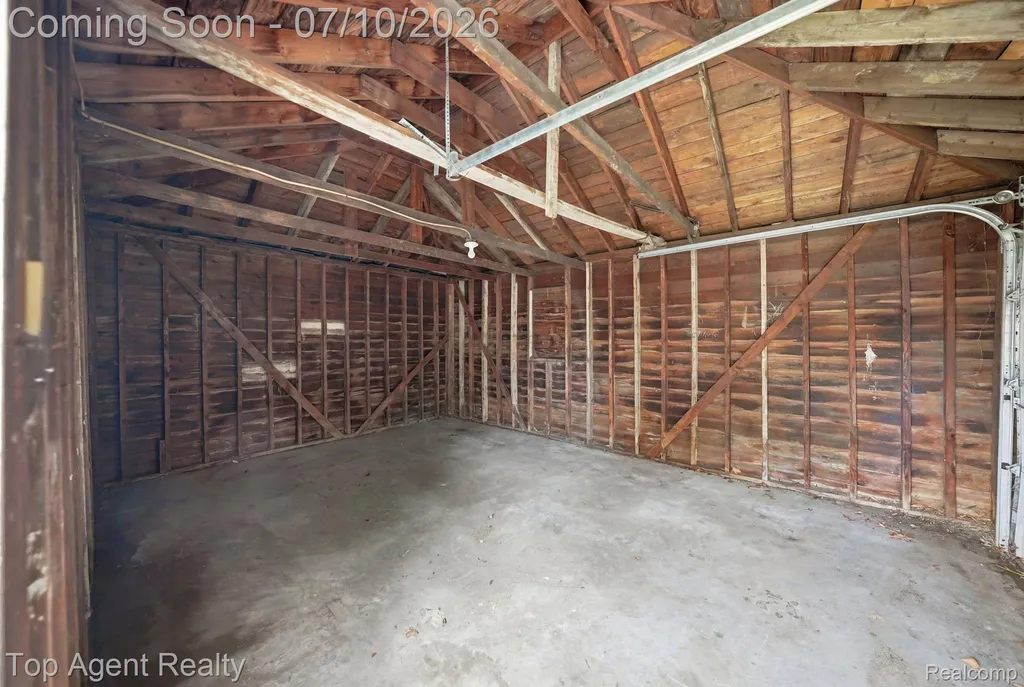 28553 Pinehurst Street Roseville City MI 48066