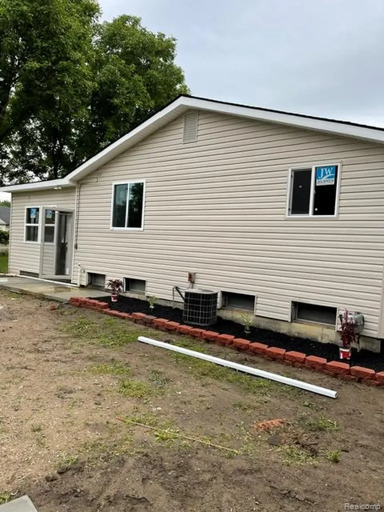 29301 Rockcastle Street Farmington Hills City MI 48336