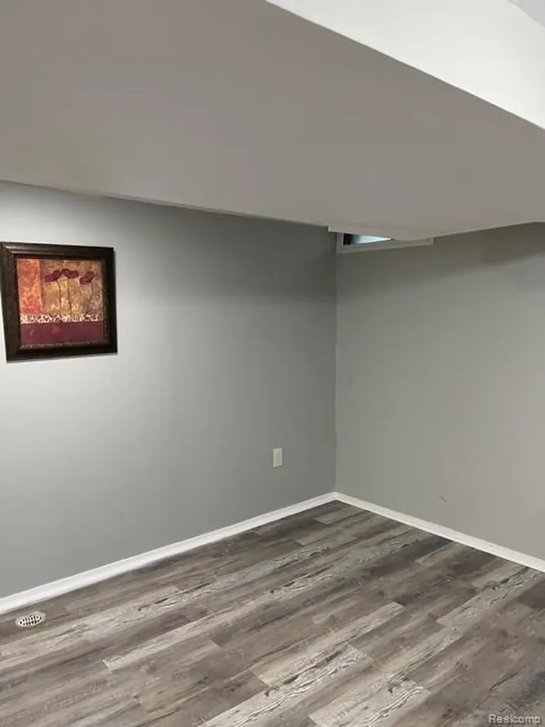 29301 Rockcastle Street Farmington Hills City MI 48336