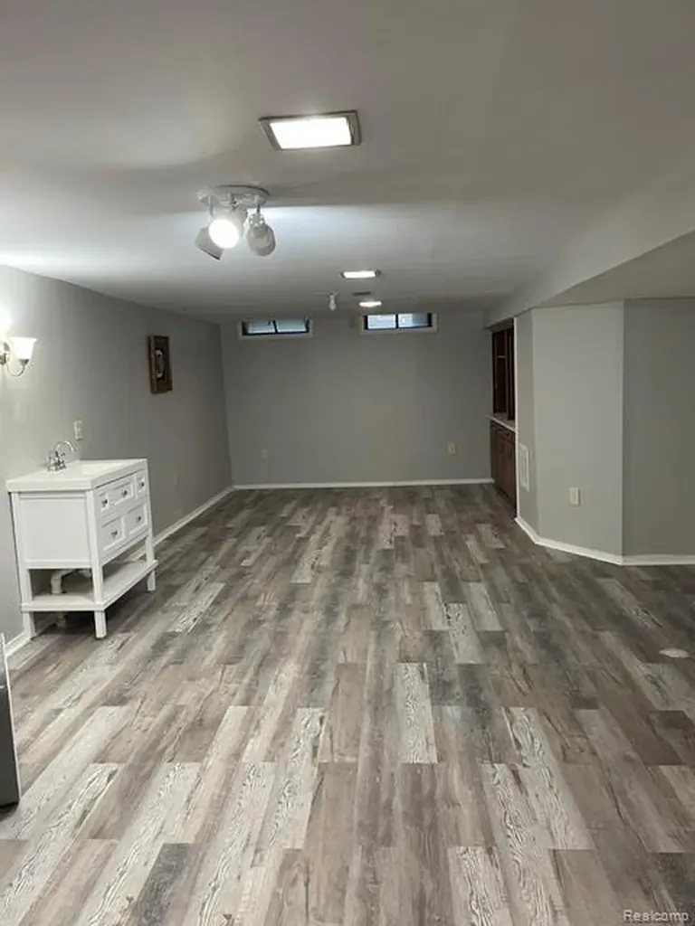 29301 Rockcastle Street Farmington Hills City MI 48336